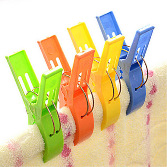 plastic-round-cloth-clips-12pc-set